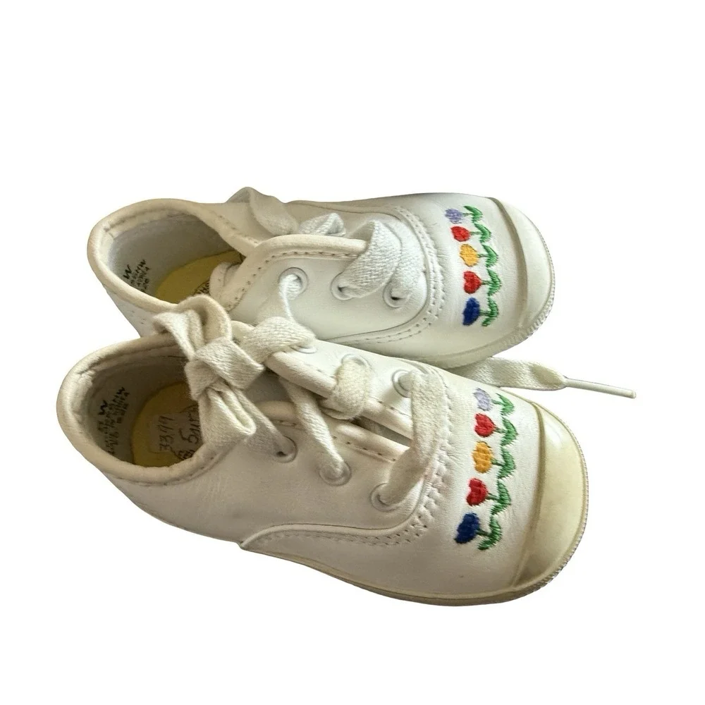 Vintage KEDS white‎ leather embroidered tulips new 5 wide